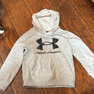 Size 5 grey Under Armour hoodie in great condition. Light grey. gently used